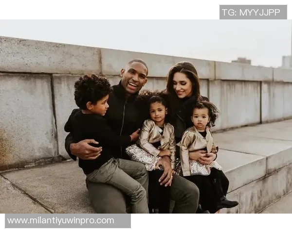 霍福德的妻子:多米尼加首位环球小姐身高188才貌双全令人艳羡